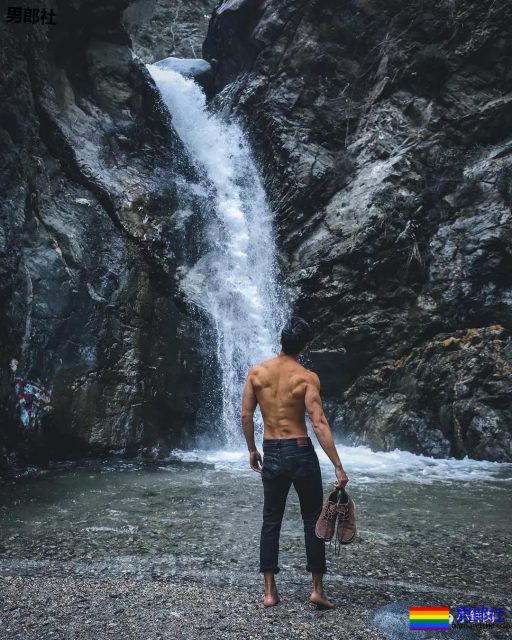 古铜色筋肉熟男硬照一览!想跟他一起用美黑舱…… - 51虹马 古铜色筋肉熟男硬照一览!想跟他一起用美黑舱…… - 51虹马