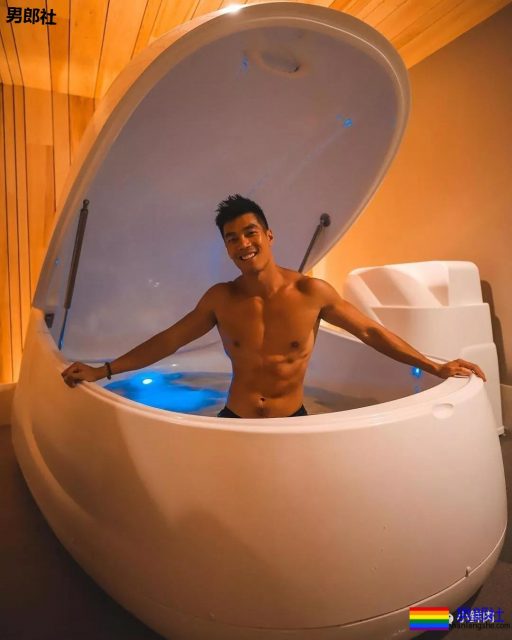 古铜色筋肉熟男硬照一览!想跟他一起用美黑舱…… - 51虹马 古铜色筋肉熟男硬照一览!想跟他一起用美黑舱…… - 51虹马