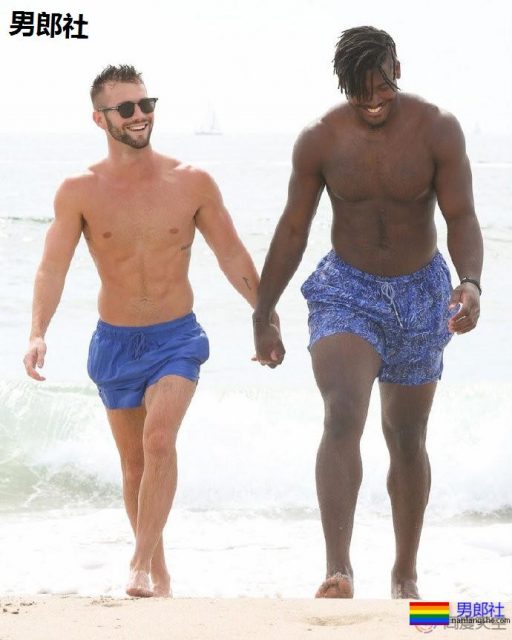 橄榄球星和男友牵手漫步沙滩-51虹马