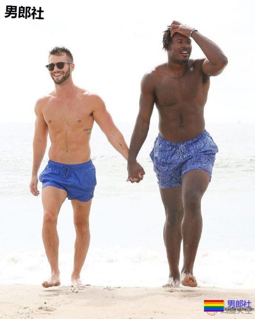 橄榄球星和男友牵手漫步沙滩 - 51虹马 橄榄球星和男友牵手漫步沙滩 - 51虹马