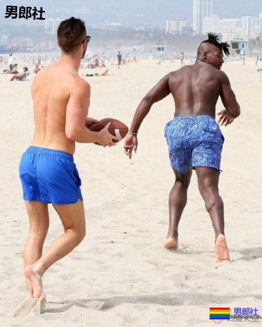 橄榄球星和男友牵手漫步沙滩 - 51虹马 橄榄球星和男友牵手漫步沙滩 - 51虹马