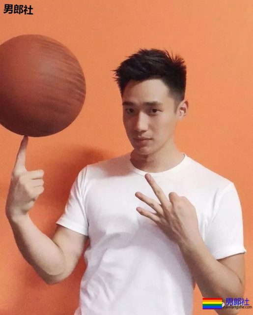 撞脸黄景瑜、熊抱张大大，这些篮球体育生是要搞事情啊？ - 51虹马