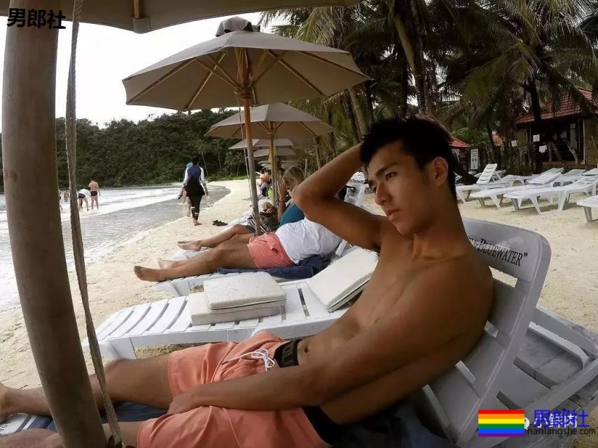 撞脸黄景瑜、熊抱张大大，这些篮球体育生是要搞事情啊？ - 51虹马