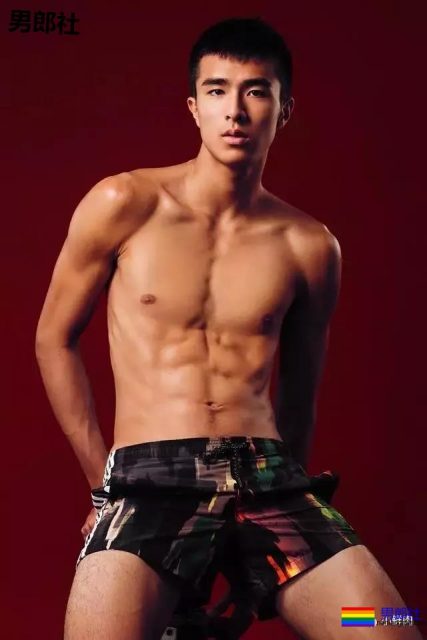 撞脸黄景瑜、熊抱张大大，这些篮球体育生是要搞事情啊？ - 51虹马