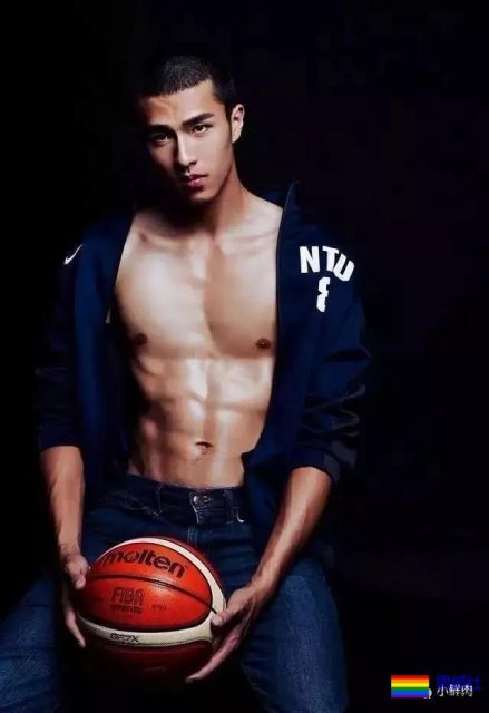 撞脸黄景瑜、熊抱张大大，这些篮球体育生是要搞事情啊？ - 51虹马