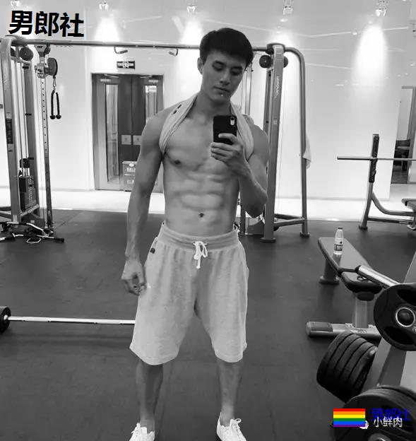 撞脸黄景瑜、熊抱张大大，这些篮球体育生是要搞事情啊？ - 51虹马