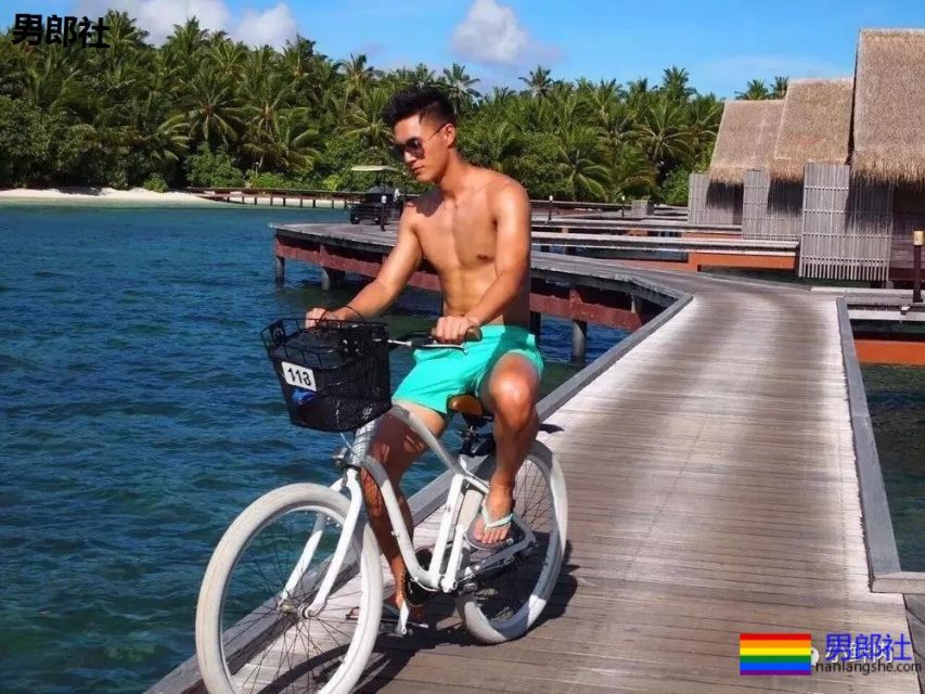 撞脸黄景瑜、熊抱张大大，这些篮球体育生是要搞事情啊？ - 51虹马