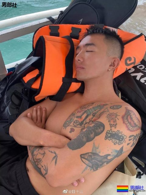 拿春联的潜水教练找到了，这身材这颜值还有这狗粮一次看个够！ - 51虹马