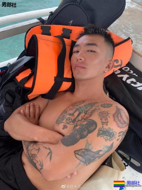 拿春联的潜水教练找到了，这身材这颜值还有这狗粮一次看个够！ - 51虹马