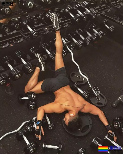 跨年泼水节海报公布,这位大长腿男模硬照未免也太多了吧! - 51虹马 跨年泼水节海报公布,这位大长腿男模硬照未免也太多了吧! - 51虹马