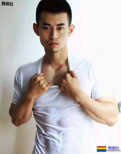 林丹居然拍这样让人躁动的小片片？！的旺盛的毛发让我吞了一大口...... - 51虹马