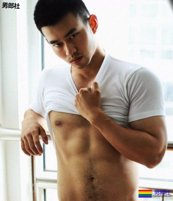 林丹居然拍这样让人躁动的小片片？！的旺盛的毛发让我吞了一大口...... - 51虹马