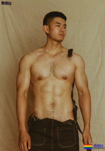 林丹居然拍这样让人躁动的小片片？！的旺盛的毛发让我吞了一大口...... - 51虹马