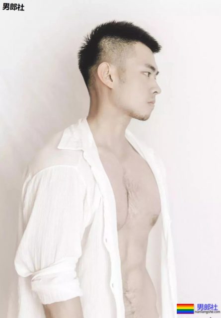 林丹居然拍这样让人躁动的小片片？！的旺盛的毛发让我吞了一大口...... - 51虹马