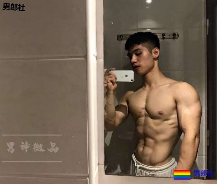 00后单眼皮精壮巨胸学弟，公狗腰让人失去抵抗力! - 51虹马