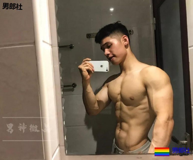 00后单眼皮精壮巨胸学弟，公狗腰让人失去抵抗力! - 51虹马