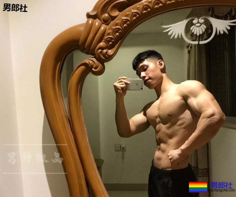 00后单眼皮精壮巨胸学弟，公狗腰让人失去抵抗力! - 51虹马