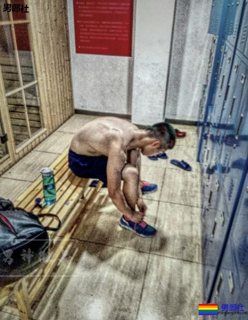 00后单眼皮精壮巨胸学弟，公狗腰让人失去抵抗力! - 51虹马