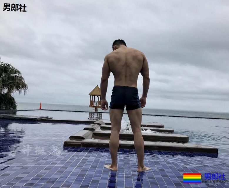 00后单眼皮精壮巨胸学弟，公狗腰让人失去抵抗力! - 51虹马