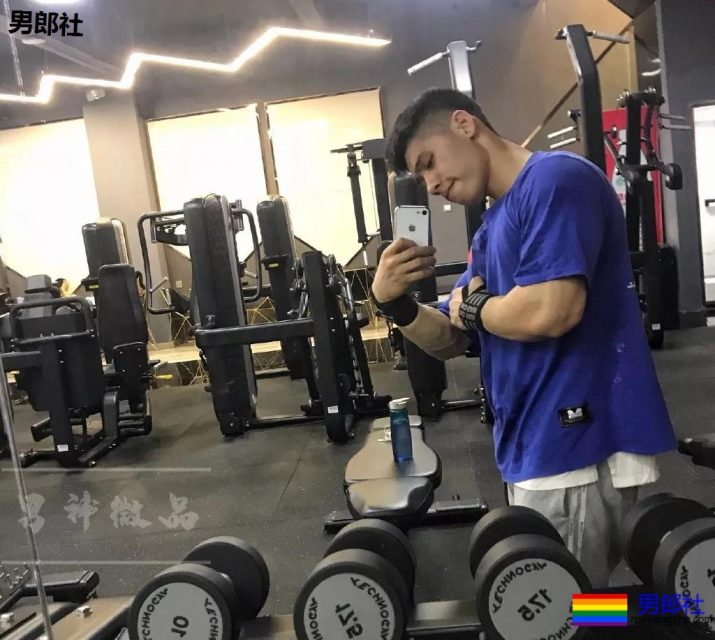 00后单眼皮精壮巨胸学弟，公狗腰让人失去抵抗力! - 51虹马