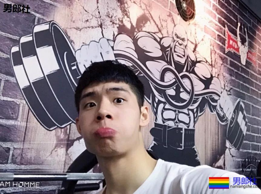 00后单眼皮精壮巨胸学弟，公狗腰让人失去抵抗力! - 51虹马