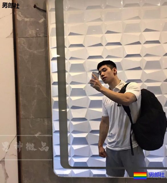 00后单眼皮精壮巨胸学弟，公狗腰让人失去抵抗力! - 51虹马