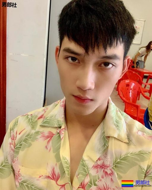 185大长腿男模遭群嘲？真相是那里太宽了！ - 51虹马