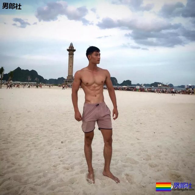 185大长腿男模遭群嘲？真相是那里太宽了！ - 51虹马