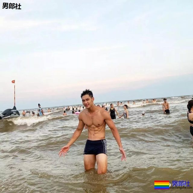 185大长腿男模遭群嘲？真相是那里太宽了！ - 51虹马