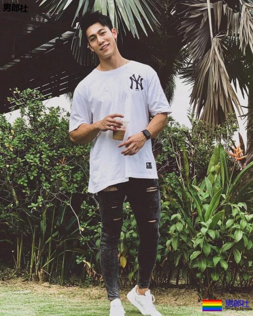 飞行员肌肉撑爆衬衫,原谅我想歪了! - 51虹马 飞行员肌肉撑爆衬衫,原谅我想歪了! - 51虹马