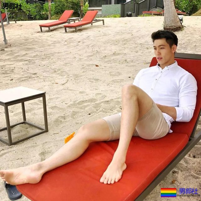 飞行员肌肉撑爆衬衫,原谅我想歪了! - 51虹马 飞行员肌肉撑爆衬衫,原谅我想歪了! - 51虹马