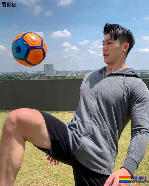 飞行员肌肉撑爆衬衫,原谅我想歪了! - 51虹马 飞行员肌肉撑爆衬衫,原谅我想歪了! - 51虹马