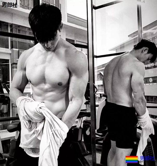 飞行员肌肉撑爆衬衫,原谅我想歪了! - 51虹马 飞行员肌肉撑爆衬衫,原谅我想歪了! - 51虹马