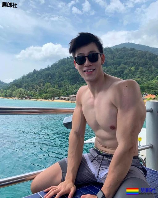 飞行员肌肉撑爆衬衫,原谅我想歪了! - 51虹马 飞行员肌肉撑爆衬衫,原谅我想歪了! - 51虹马