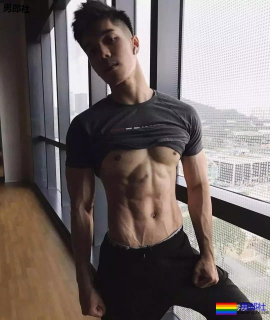 室友睡着之后我帮他打F基，醒了之后居然要口。 - 51虹马