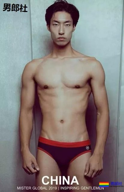 泰国泼水节唯一吃饱的男人，在T台走秀被网友调戏包大。 - 51虹马