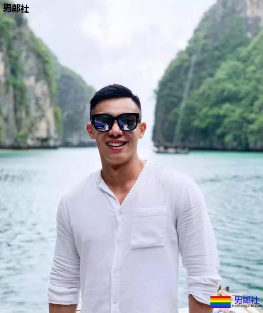 泰国泼水节唯一吃饱的男人，在T台走秀被网友调戏包大。 - 51虹马