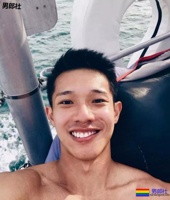 泰国泼水节唯一吃饱的男人，在T台走秀被网友调戏包大。 - 51虹马