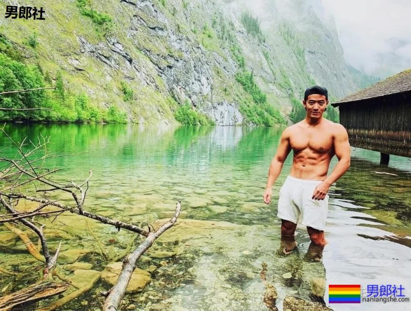 塞东西撑破运动裤？这个衬衫男十八线野有多想火！ - 51虹马