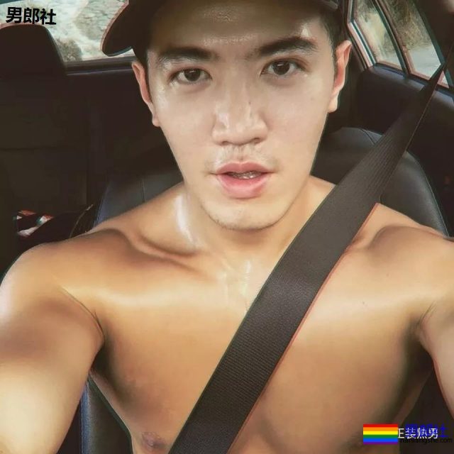 塞东西撑破运动裤？这个衬衫男十八线野有多想火！ - 51虹马