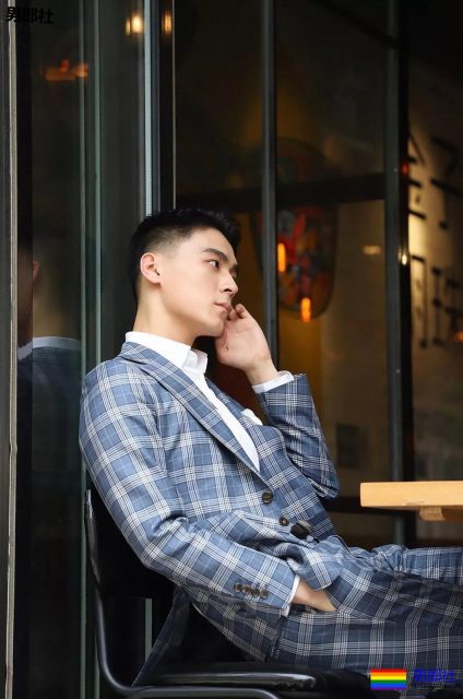 "寸头兵哥"和"号手兵哥"扒到了！这么帅，谁扛得住啊！ - 51虹马