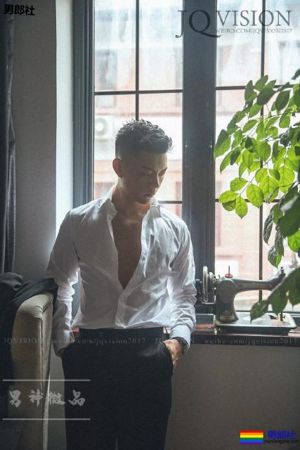 柴犬系正装肌肉帅男，最爱更衣室浴巾自拍！-51虹马