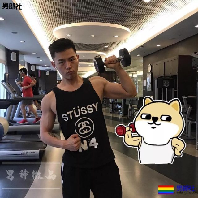 柴犬系正装肌肉帅男，最爱更衣室浴巾自拍！ - 51虹马