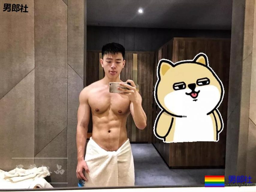 柴犬系正装肌肉帅男，最爱更衣室浴巾自拍！ - 51虹马