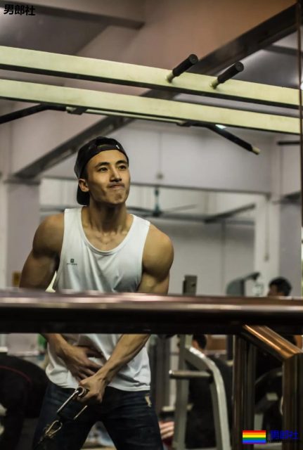 中国男团有多难？95后肌肉男退团后竟卖内衣！ - 51虹马