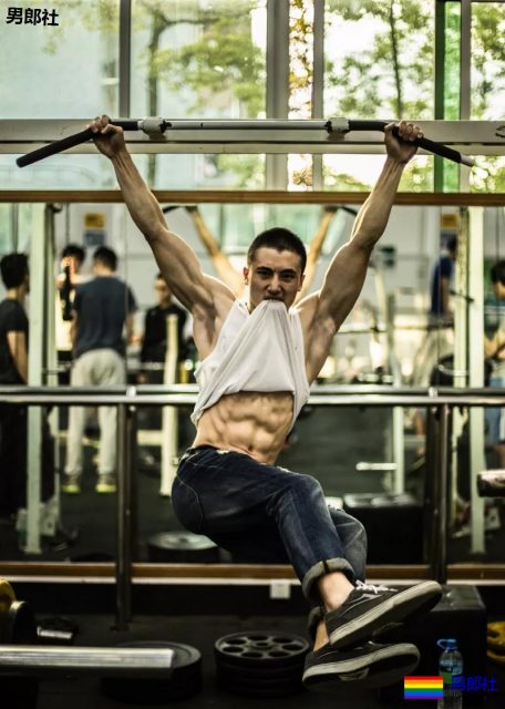 中国男团有多难？95后肌肉男退团后竟卖内衣！ - 51虹马