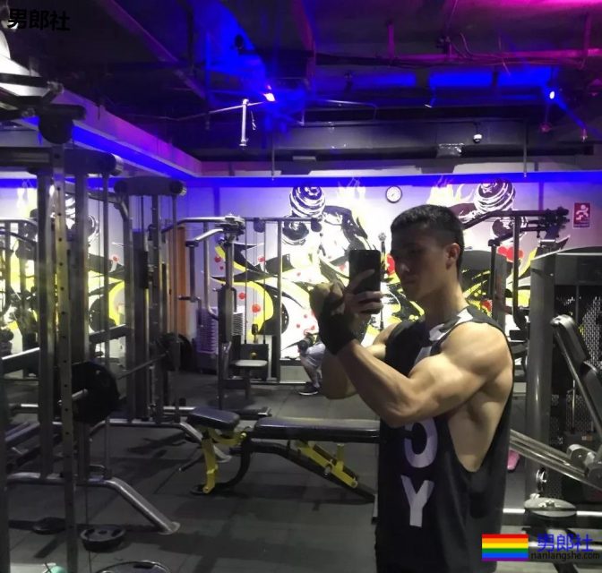 中国男团有多难？95后肌肉男退团后竟卖内衣！ - 51虹马