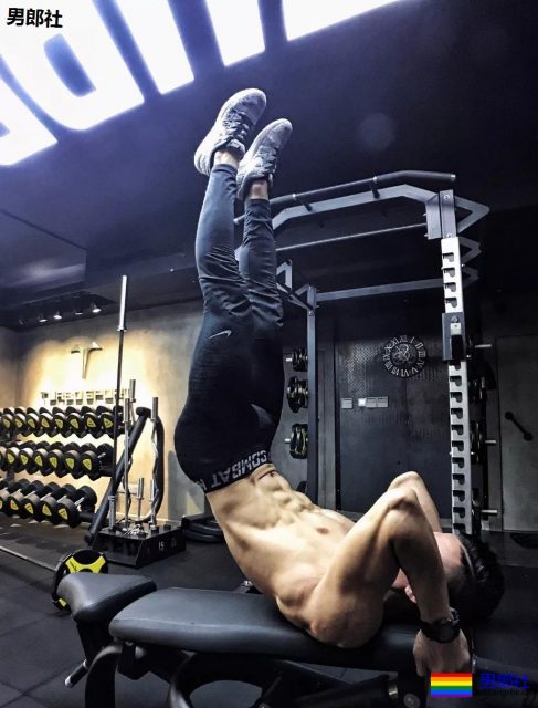 中国男团有多难？95后肌肉男退团后竟卖内衣！ - 51虹马