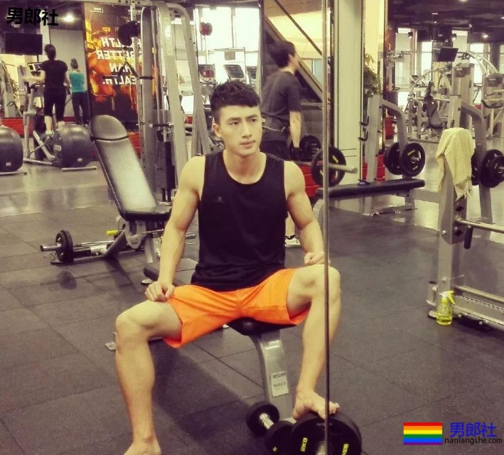 中国男团有多难？95后肌肉男退团后竟卖内衣！ - 51虹马