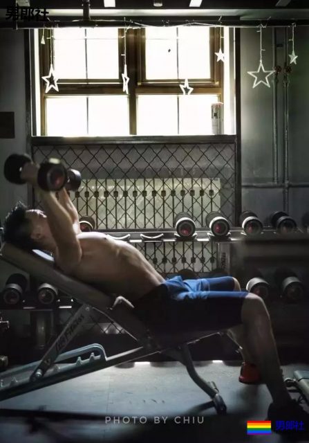 TG | “特长”短裤寸头小狼狗！白袜翘臀大长腿！ - 51虹马